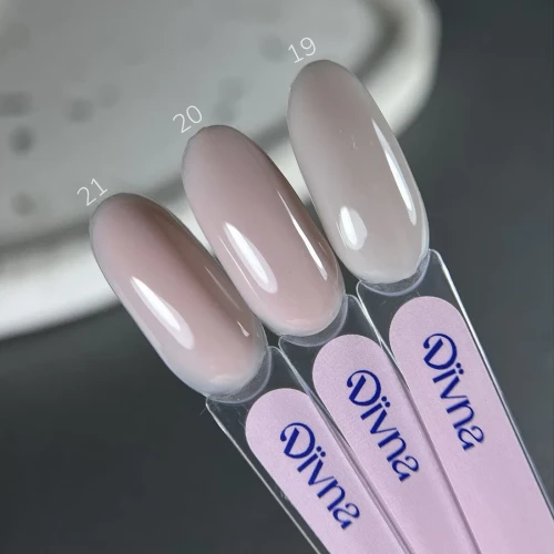 DIVNA Skilful Base 21 baza hybrydowa 13 ml 2