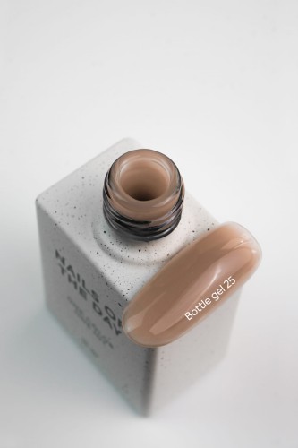 NAILSOFTHEDAY Bottle gel 25 - chłodny beżowy żel do wzmocnienia paznokci, 10 ml 2