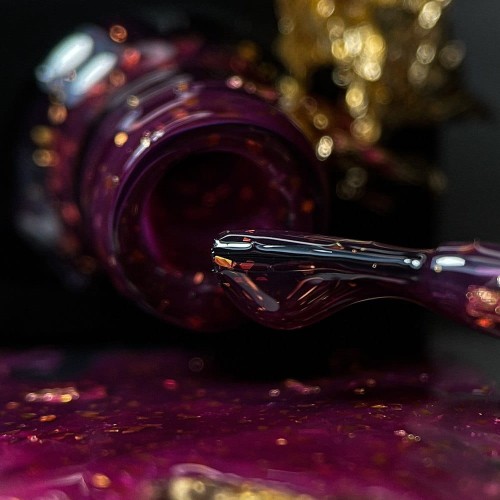 NAILSOFTHEDAY Malbec base Potal 01 - witrażowa ciemno-różowa baza hybrydowa ze złotymi płatkami, 10 ml 2