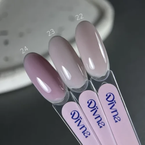 DIVNA Skilful Base 22 baza hybrydowa 30 ml