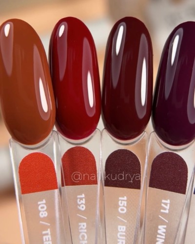 NAILSOFTHEDAY Rich Gel Polish – głęboki czerwony lakier hybrydowy z nutą bordo, 10 ml