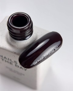 NAILSOFTHEDAY Zinfandel Gel Polish - ciemno-bordowy lakier hybrydowy, 10 ml