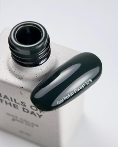 NAILSOFTHEDAY Forest Gel Polish - głęboki, przygaszony zielony lakier hybrydowy, 10 ml