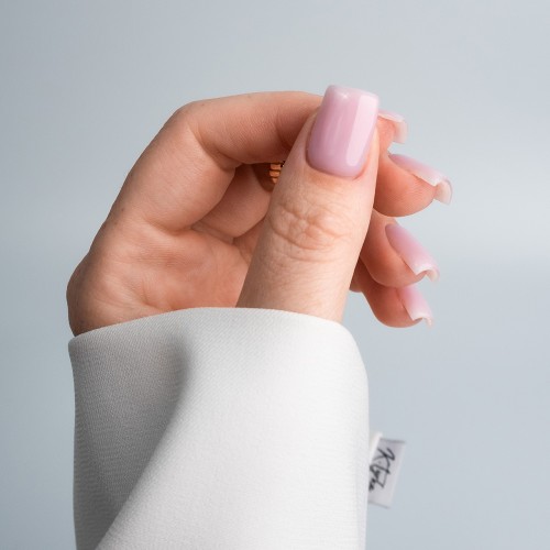 Clavier Nailsology TintIQ Top Coat Pinky Promise TT03 lakier nawierzchniowy eleganckie mleczne wykończenie