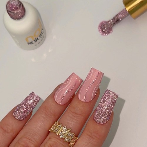 Clavier Nailsology Lakier Hybrydowy brokatowy z efektem flash Princess Pink 122, efekt lśniącej tafli