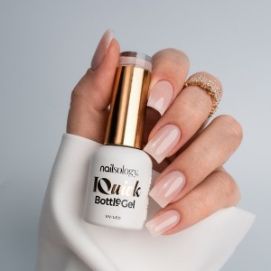 Clavier - Nailsology Żel budujący do paznokci w butelce, IQuick Bottle Gel, Iconic Nude BB02, 8ml