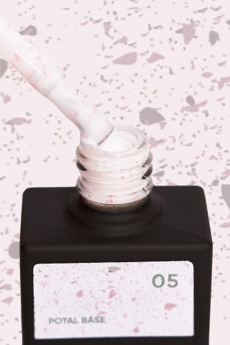 NAILSOFTHEDAY Potal base 05 – mleczna baza z różowymi płatkami, 10 ml  2