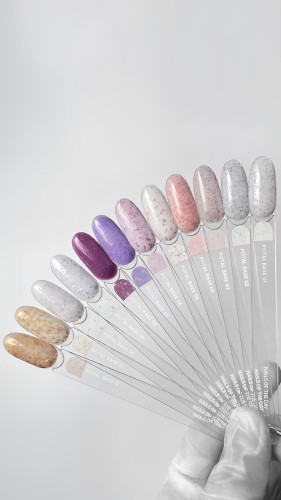 NAILSOFTHEDAY Potal base 06 – jasno-różowa baza z miedzianymi płatkami, 10 ml 5