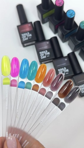 NAILSOFTHEDAY Color top Vitrage 16 - witrażowy przydymiony śliwkowy top hybrydowy bez lepkiej warstwy, 10 ml  2