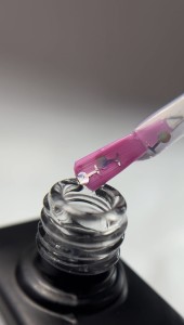 NAILSOFTHEDAY Party top 08 – przezroczysty top z holograficznymi kieliszkami, bez lepkiej warstwy, 10 ml.