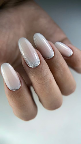 NAILSOFTHEDAY Bottle gel 11 - kryjący blado-różowy żel do wzmocnienia i naprawy, 10 ml 5