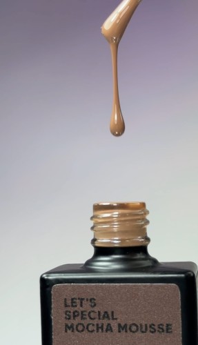 NAILSOFTHEDAY Let's special Mocha Mousse - ciepły karmelowo-beżowy lakier hybrydowy, 10 ml 3