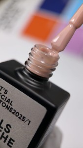 NAILSOFTHEDAY Let's special Pantone 2025/1 - beżowy lakier hybrydowy, 10 ml