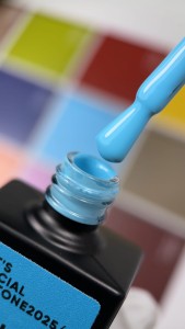 NAILSOFTHEDAY Let's special Pantone 2025/6 - jaskrawy błękitny lakier hybrydowy, 10 ml
