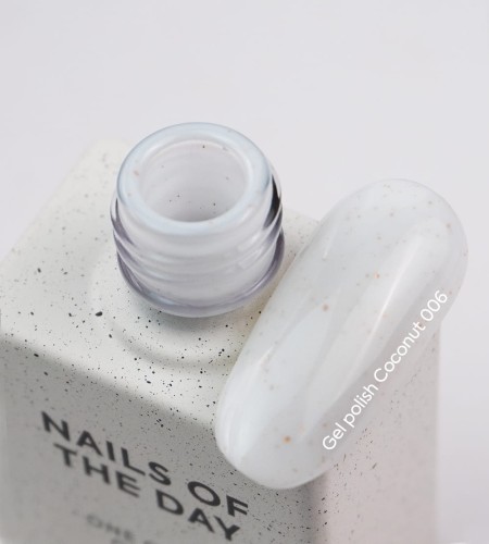 NAILSOFTHEDAY Gel polish Coconut - mleczny lakier hybrydowy ze złotą drobinką, 10 ml 2