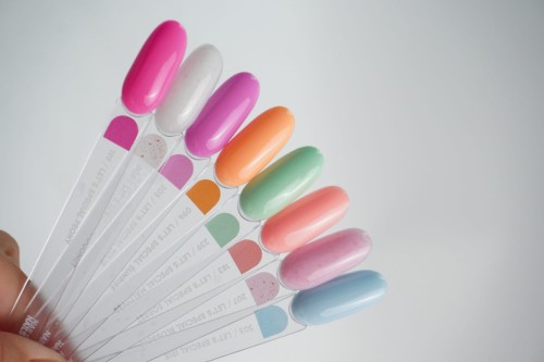 NAILSOFTHEDAY Gel polish Coconut - mleczny lakier hybrydowy ze złotą drobinką, 10 ml 4