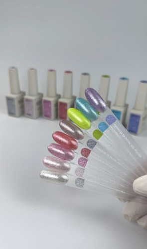 NAILSOFTHEDAY Paradise Gel Polish 03 - jaskraworóżowy lakier hybrydowy ze srebrnymi płatkami, 10 ml 4