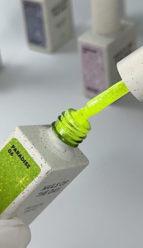 NAILSOFTHEDAY Paradise Gel Polish 06 - neonowy żółty lakier hybrydowy ze srebrnymi płatkami, 10 ml 2