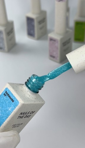 NAILSOFTHEDAY Paradise Gel Polish 07 - turkusowy lakier hybrydowy ze srebrnymi płatkami, 10 ml 2